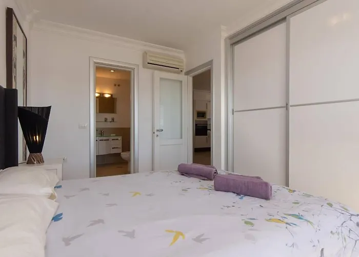 Bahia La Caleta 1 - Two Bed דירה אדחה